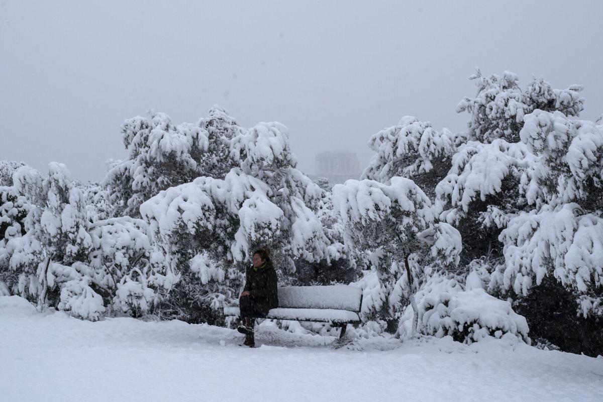 Alcune zone di Atene periferia sommerse dalla neve