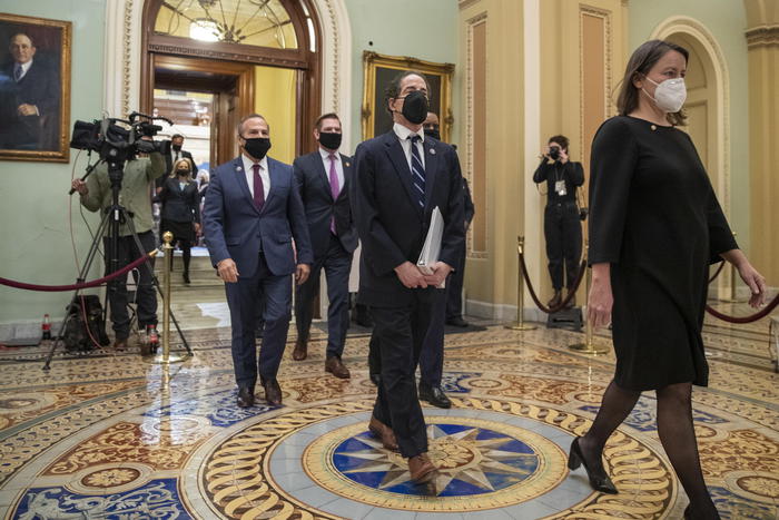 Trump assolto. ‘Finita caccia alle streghe, sto tornando’