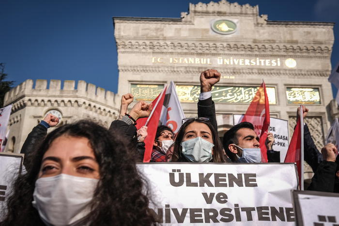 Turchia:studenti contro rettore pro-Erdogan rischiano 3 anni