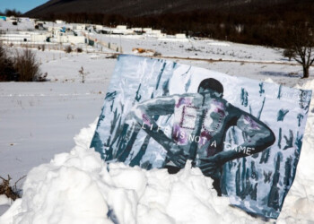 ROTTA BALCANICA: LA STREET ARTIST LAIKA IN BOSNIA A SOSTEGNO DEI MIGRANTI