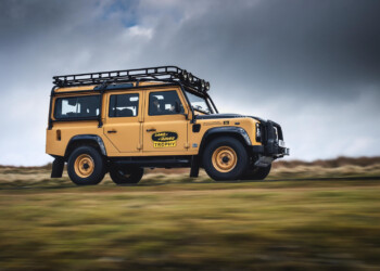 LA DEFENDER WORKS V8 TROPHY CELEBRA LA TRADIZIONE DI AVVENTURA CON UN’ESPERIENZA UNICA