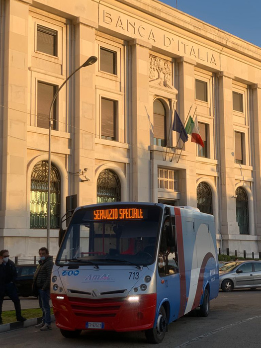 Vaccini: arriva il bus vax, trasporto gratuito per over 80