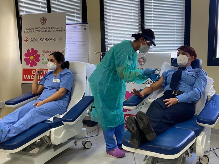 Vaccini: Sardegna, somministrazioni a tutti entro agosto