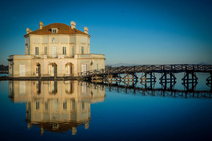 Vaccini:infermiere,con pianoforte rallegro anziani in attesa