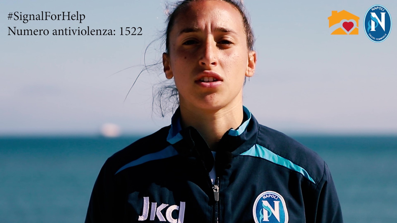 #SignalForHelp, il gesto per chiedere aiuto contro la violenza domestica
