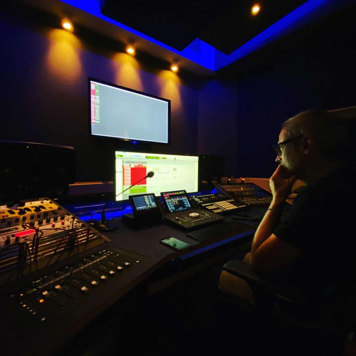 CANTIERI 51 di Palermo del produttore artistico, deejay e sound engineer siciliano Riccardo Piparo, ha ospitato ad oggi tanti artisti e nelle prossime settimane nascerà CANTIERI 51 RECORDS