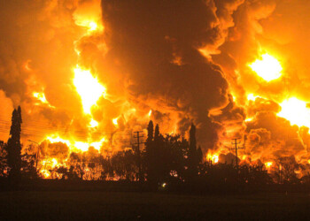 ESPLOSIONE IN UNA RAFFINERIA IN INDONESIA, GREENPEACE: «ENNESIMA DIMOSTRAZIONE DELLA PERICOLOSITÀ DEI COMBUSTIBILI FOSSILI PER PERSONE E AMBIENTE»