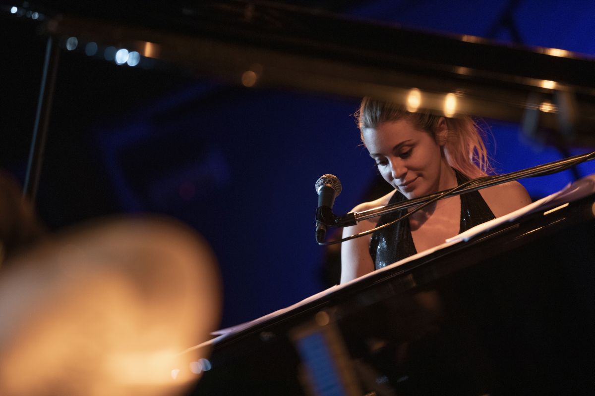 A partire da oggi è in rotazione radiofonica “Onda su Onda”, reinterpretazione jazz della cantante monzese Giulia Malaspina dello storico successo di Paolo Conte