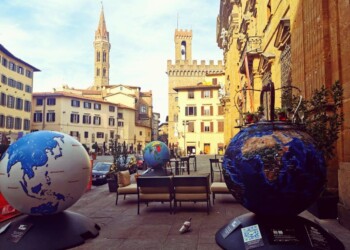 “Weplanet-100 globi per un futuro sostenibile”, la rinascita culturale nel cuore di Milano