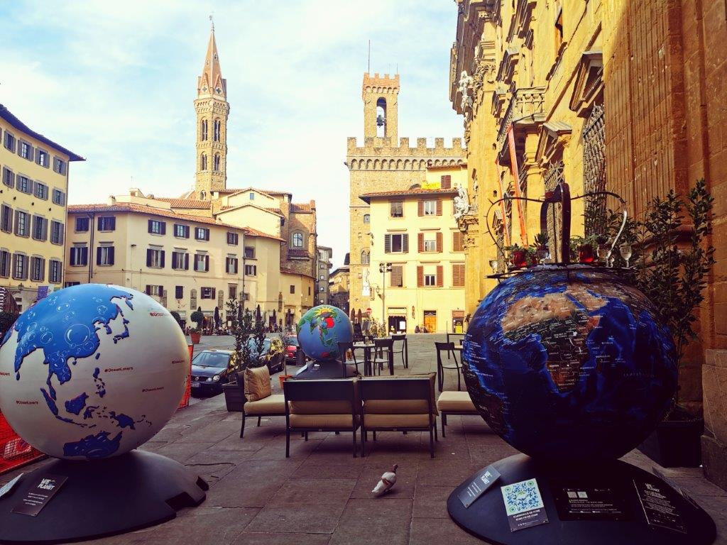 “Weplanet-100 globi per un futuro sostenibile”, la rinascita culturale nel cuore di Milano