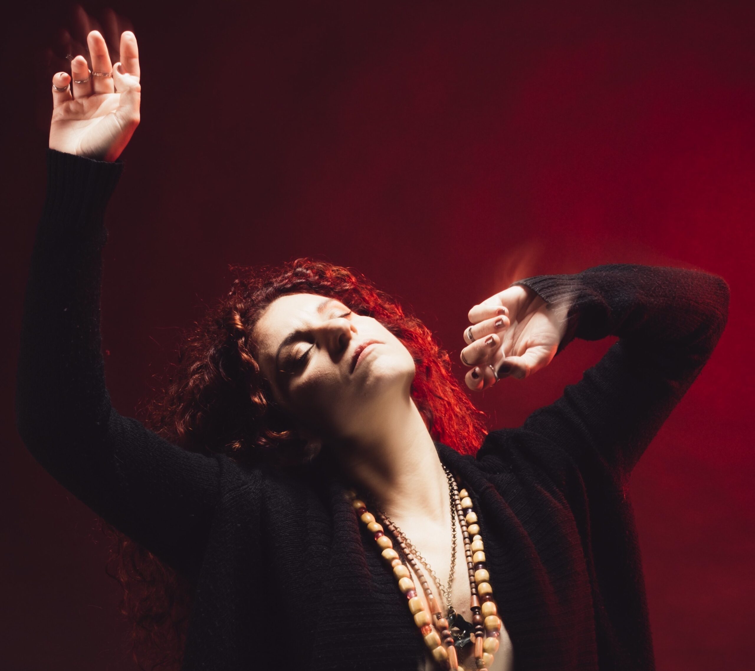 Oggi esce il videoclip di  “Abballo”  singolo che anticipa l’uscita del primo EP  della cantautrice palermitana dal titolo “Riavuli”