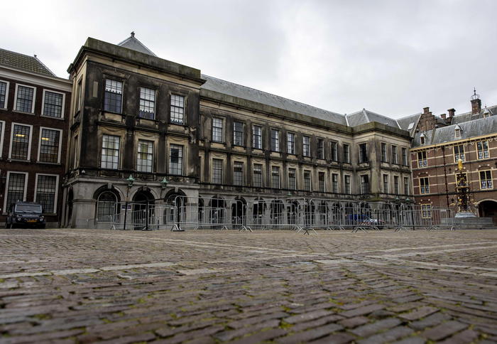 Allarme bomba, evacuato il parlamento olandese all’Aja