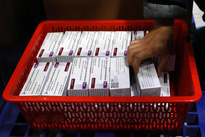 AstraZeneca. ‘Che mi succederà?’, la paura tra militari e professori