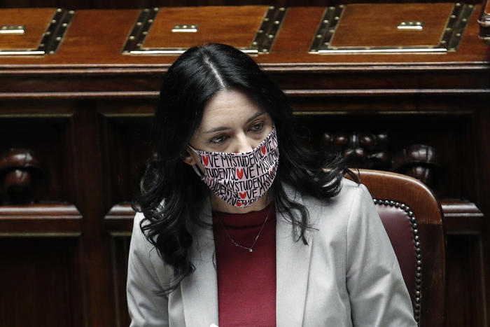 Azzolina accusa: ‘In staff sottosegretario c’è cyberbullo’