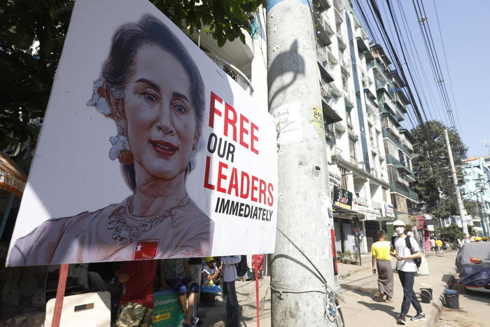 Birmania: Aung San Suu Kyi accusata di corruzione