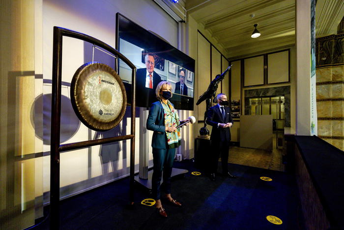 Borsa: Europa apre in rialzo, Parigi +0,48%, Londra +0,49%