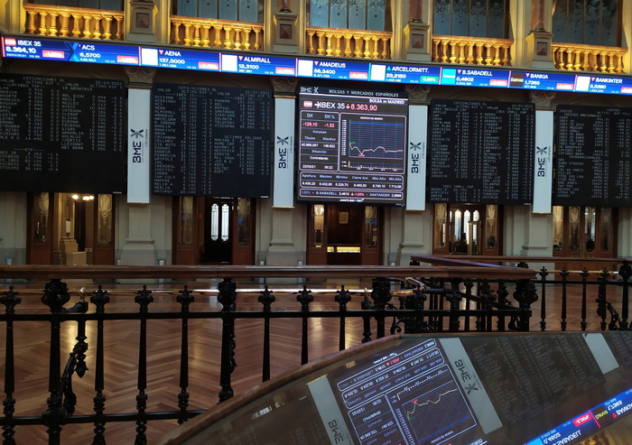 Borsa: Europa conclude piatta, male Madrid (-1,6%)
