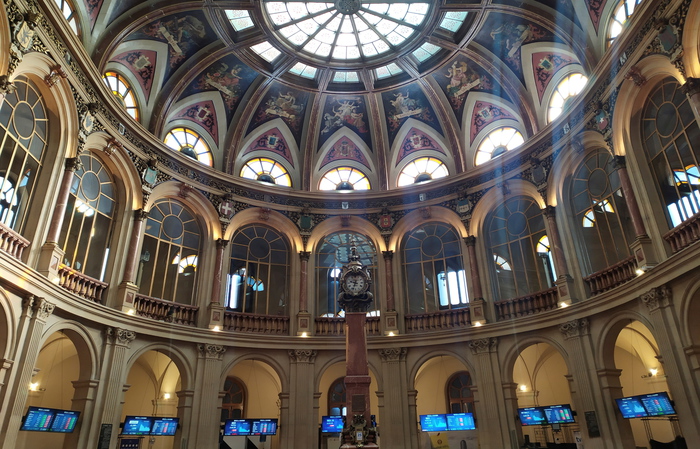 Borsa: Europa indecisa con WS aperta in rosso, banche tese