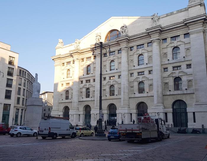 Borsa: Milano apre in rialzo (+0,91%)