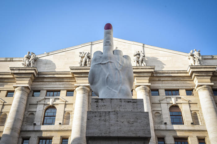 Borsa: Milano gira in rialzo (+0,1%), bene Campari e Atlantia