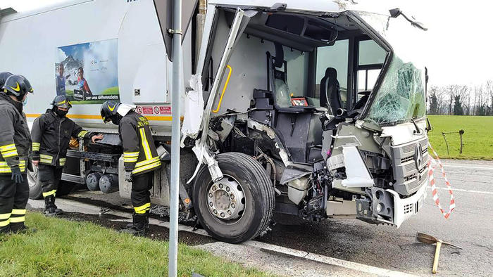 Cantonieri investiti nel Torinese, vittime diventano due