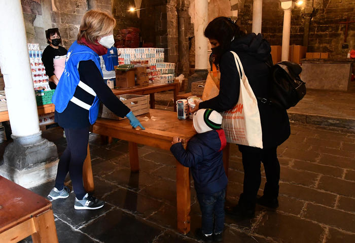 Cei: preoccupati per la tenuta sociale, sostenere le famiglie