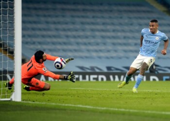 City a valanga sul Wolverhampton, Guardiola a +15 sullo United