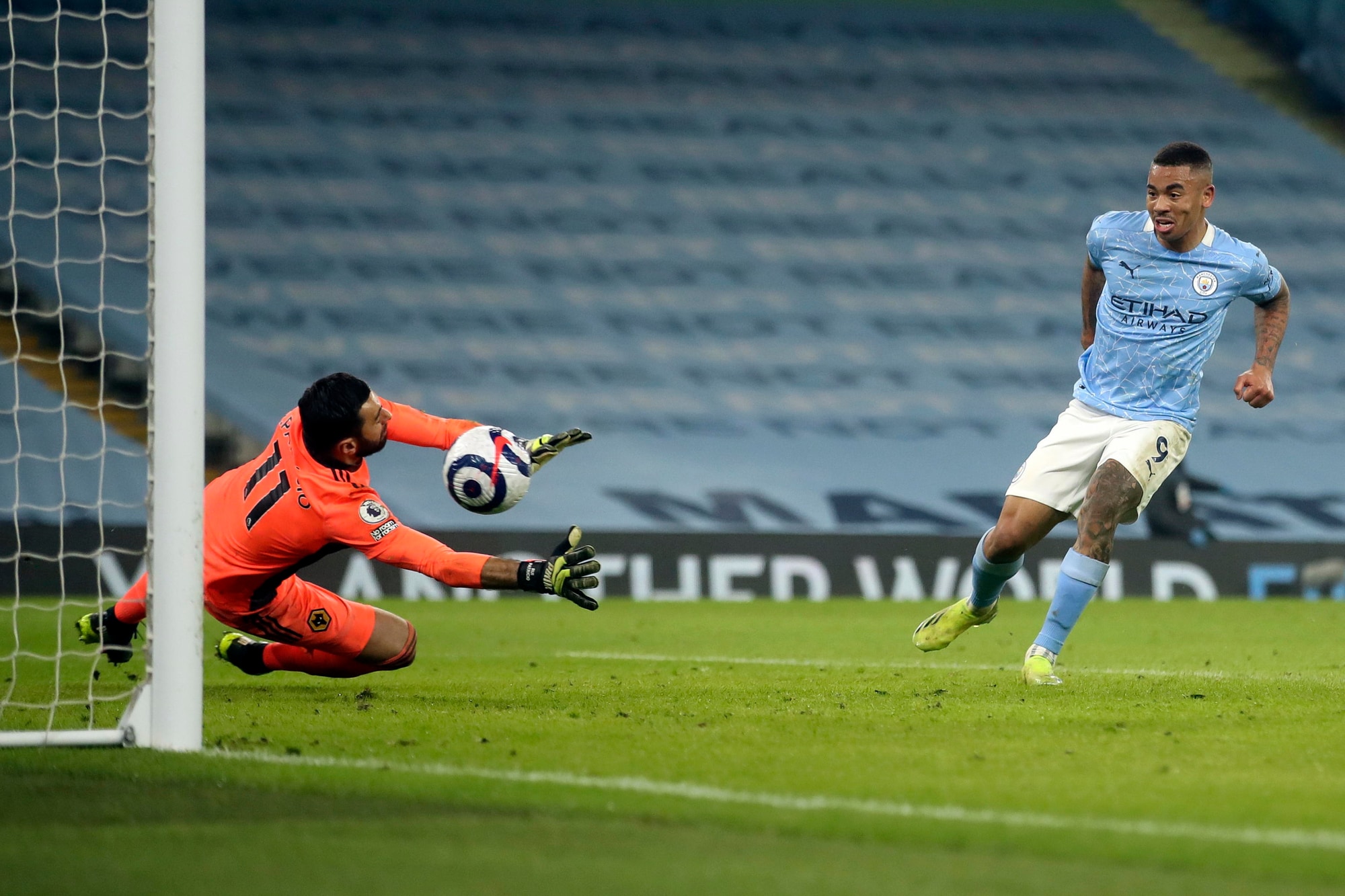 City a valanga sul Wolverhampton, Guardiola a +15 sullo United