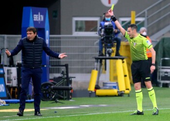 Conte ammonito per proteste: ecco che cosa ha detto all'arbitro