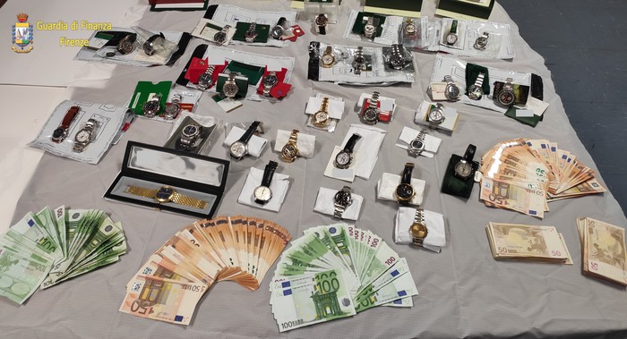 Contrabbando orologi lusso, acquistati esemplari per 50 mln