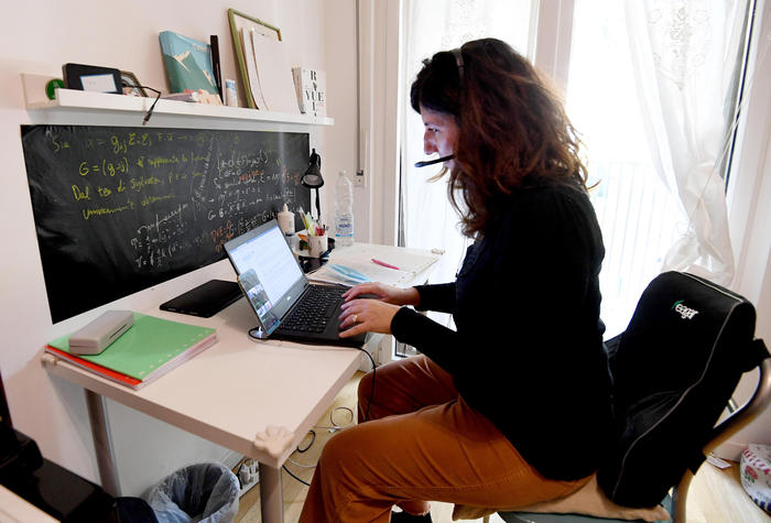 Covid: 31% donne non riesce a separare lavoro dalla famiglia