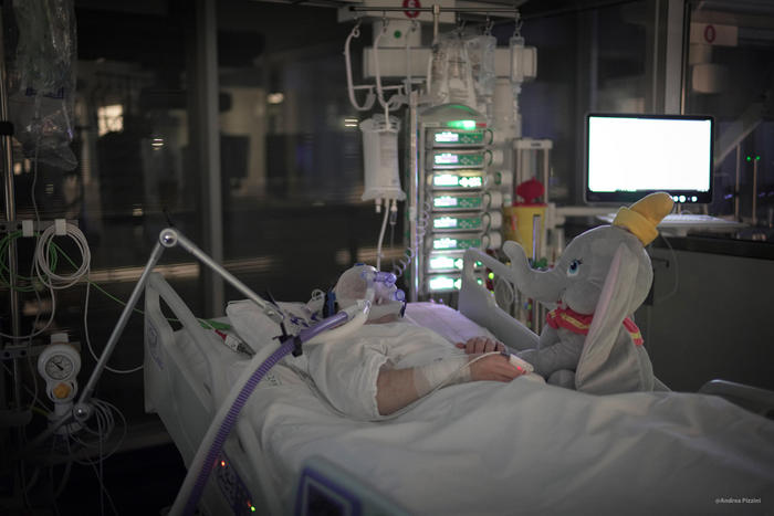 Covid: balzo casi, 467 morti ma calo rianimazioni e ricoveri