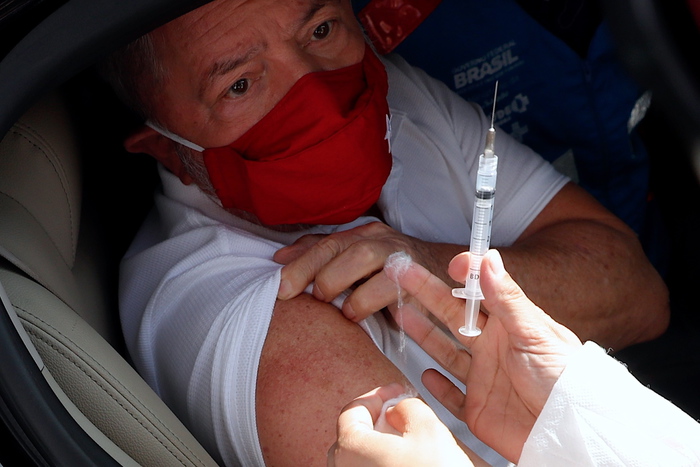 Covid: Brasile, Lula si vaccina, ‘fatelo tutti’
