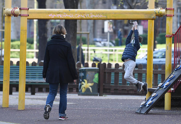 Covid: congedi fino a 16 anni figli, pagati a 50% sotto i 14