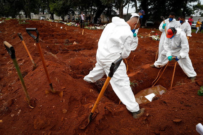 Covid: file per sepolture nel maggior cimitero Sud America