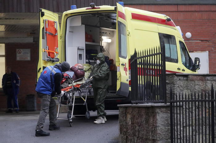 Covid: i morti nel mondo superano quota 2,7 milioni