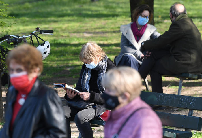 Covid: risalgono i positivi, sono 21.267, le vittime 460