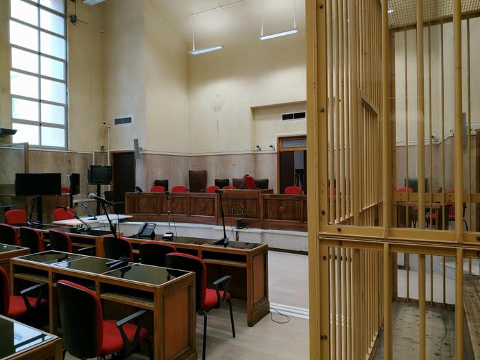 Curava tumori con ultrasuoni, dottoressa a processo