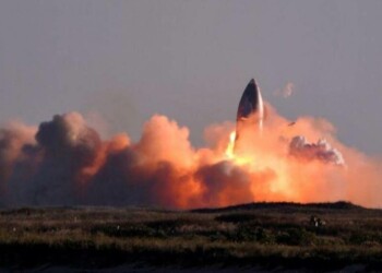 Ennesima esplosione del razzo SpaceX. L’atterraggio fallito nella nebbia