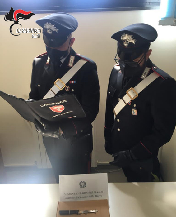 Ferisce il padre con un coltello,arrestato 28enne nel Barese