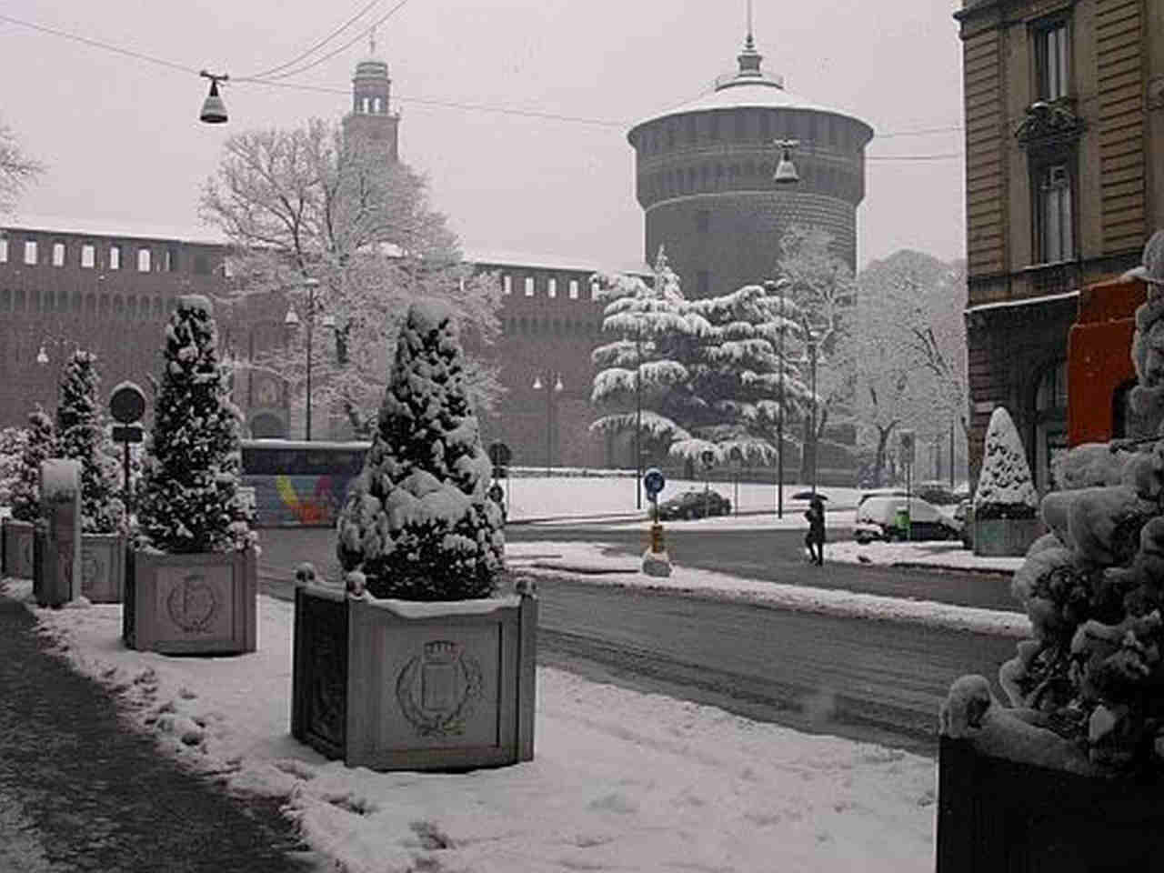 La neve del 3 marzo 2005 a Milano, pressi Castello Sforzesco 