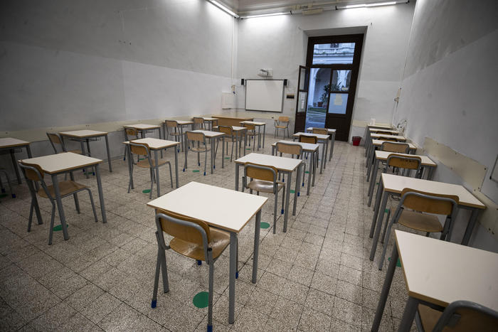 In Trentino bimbi in aula, riapre anche il Lazio