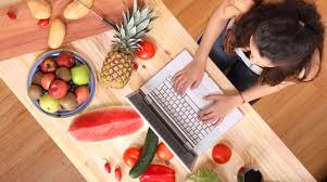 Il Covid-19 rafforza la passione degli italiani per la cucina:  nuove ricette, spesa online e più attenzione ai cibi sani