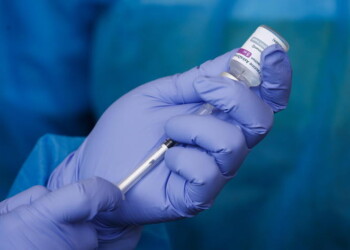 L’Aifa dispone lo stop in Italia per un lotto del vaccino AstraZeneca