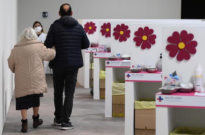 Linee guida del Governo, nei punti vaccinali 672 dosi giornaliere