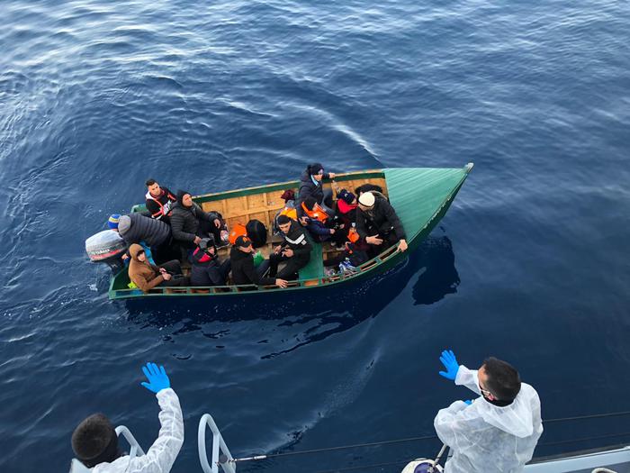 Migranti: Gdf blocca barca con 13 persone nel sud Sardegna