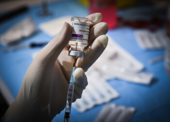 Ministero, via libera al vaccino AstraZeneca per gli over-65