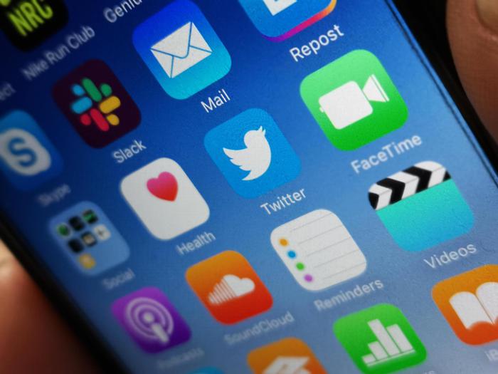 Mosca: rallentiamo Twitter, non rimuove contenuti illegali