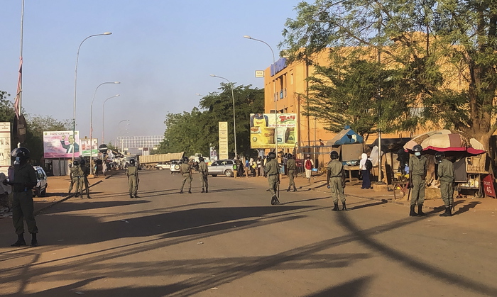Niger: 11 persone uccise in tre attacchi al confine con Mali
