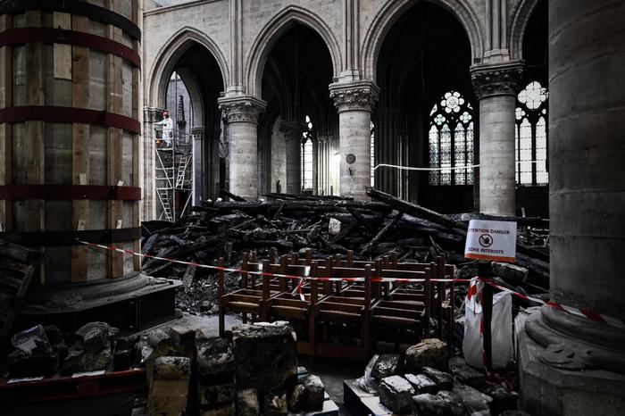 Notre-Dame, per film incendio Annaud chiede video amatoriali